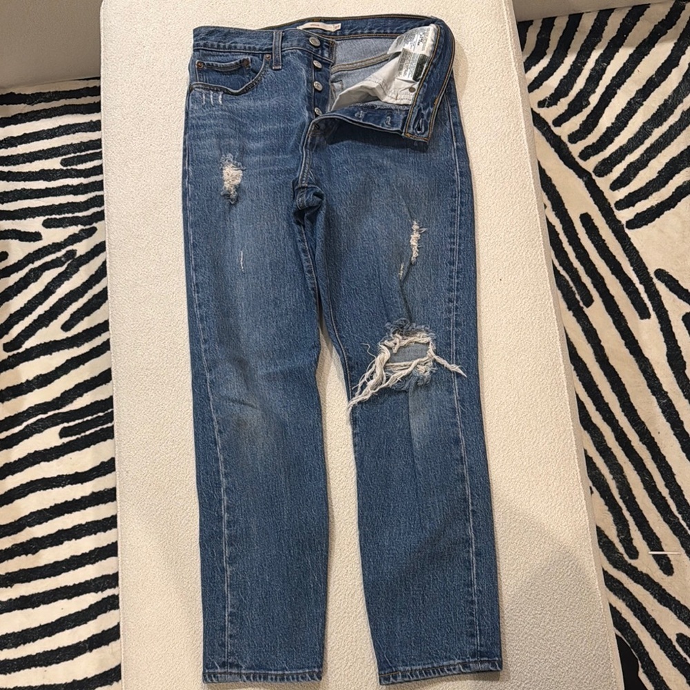 Levi’s Blue Skinny Jeans with Distressed Details - Picture 3 of 5